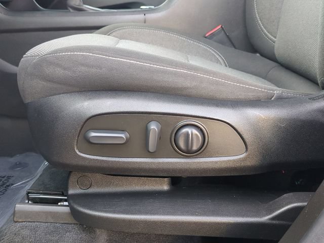 Used 2023 Chevrolet Traverse LT FWD image 22
