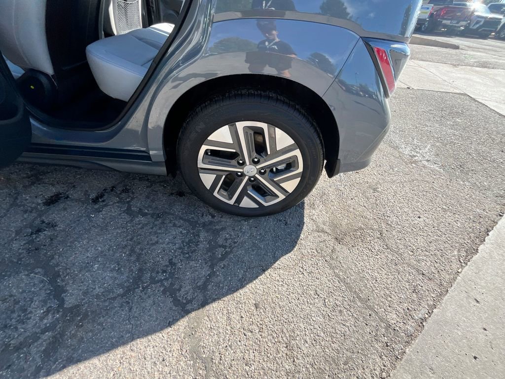 Used 2023 Hyundai Kona Limited image 23