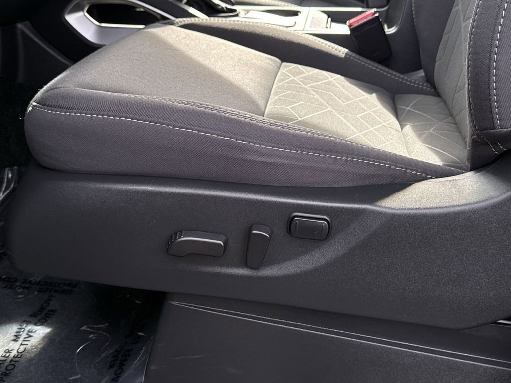 Used 2025 Nissan Frontier SV w/ SV Convenience Package image 14