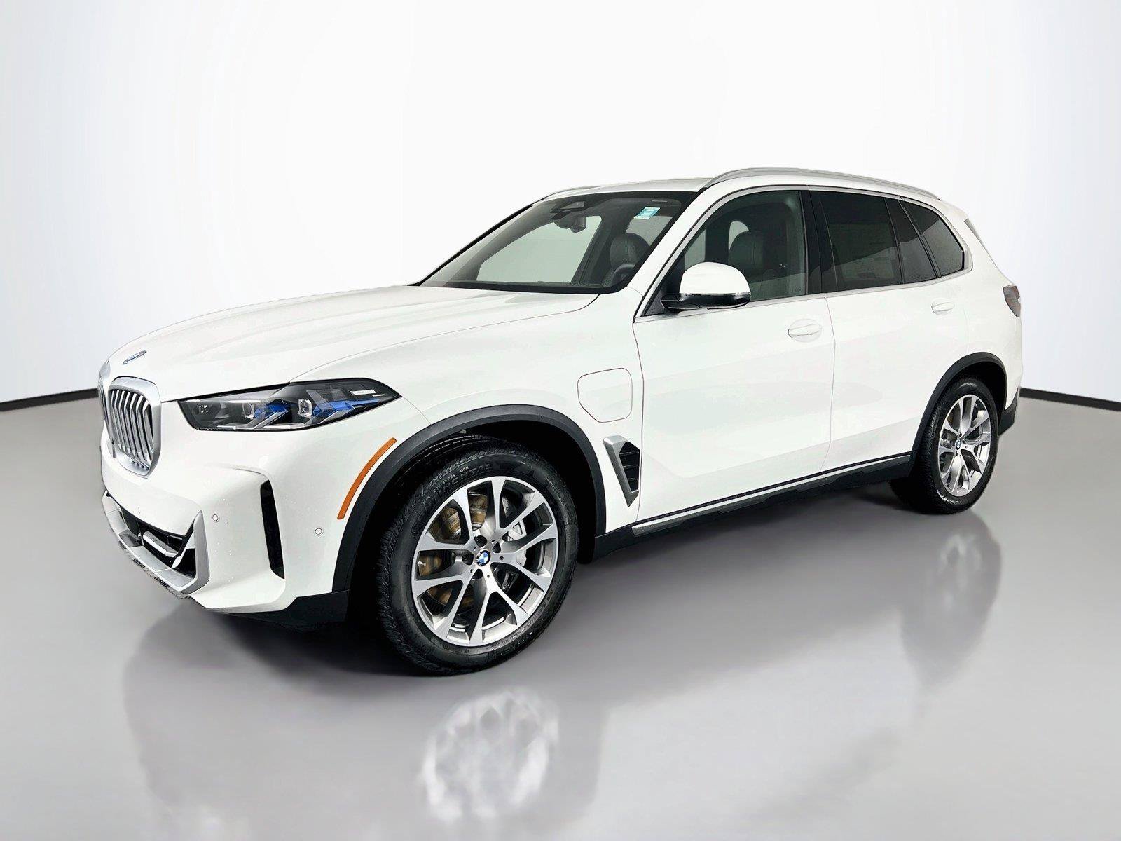 New 2026 BMW X5 xDrive50e w/ Parking Assistance Package AWD/4WD image 2
