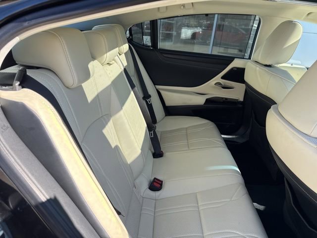 Used 2022 Lexus ES 350 Ultra Luxury w/ Accessory Package 2 image 33