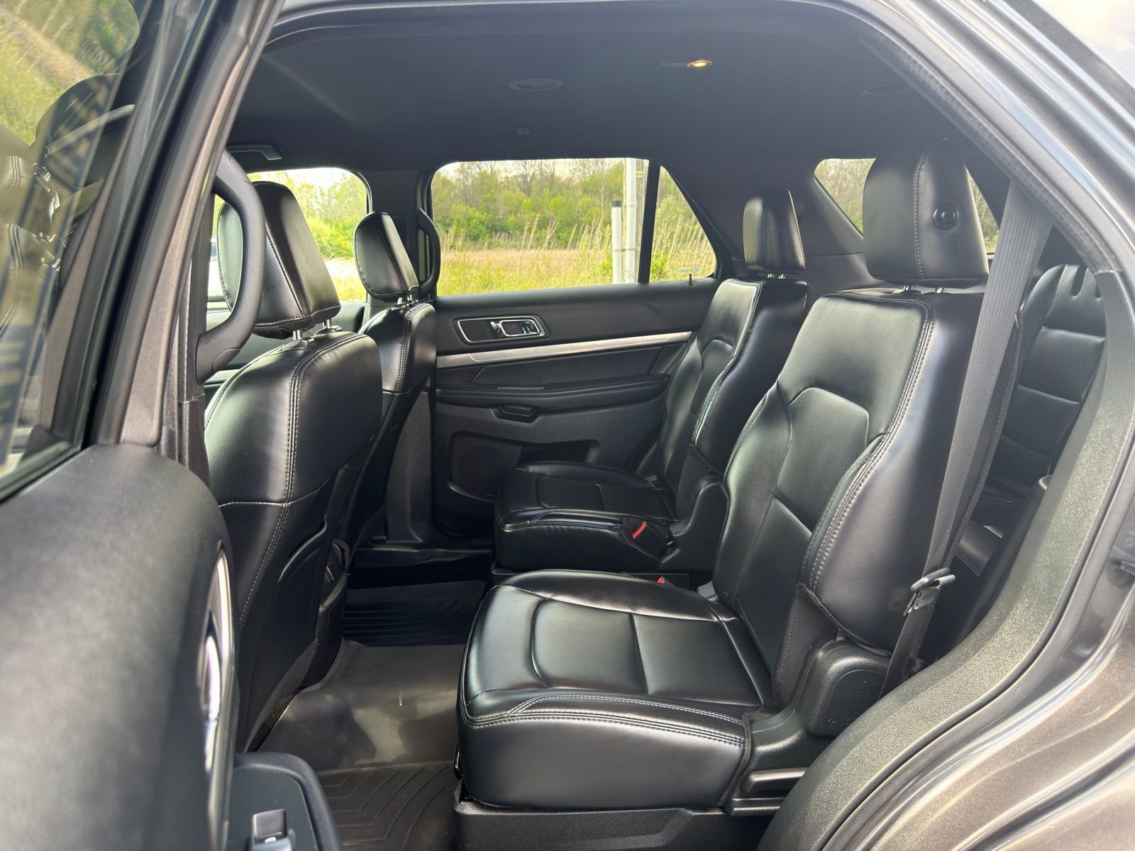 Used 2019 Ford Explorer XLT w/ Equipment Group 202A AWD/4WD image 25