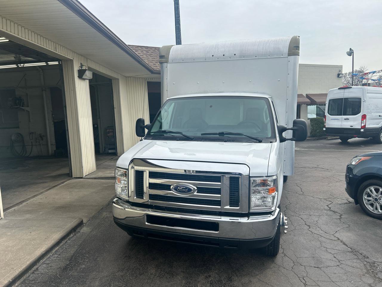 Used 2019 Ford E-350 and Econoline 350 Super Duty w/ Power Windows & Locks Group RWD image 2