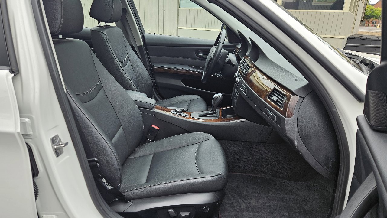 Used 2011 BMW 328i Sedan w/ Premium Pkg image 15