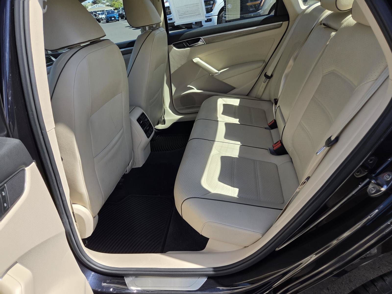 Used 2017 Volkswagen Passat 1.8T SE FWD image 13