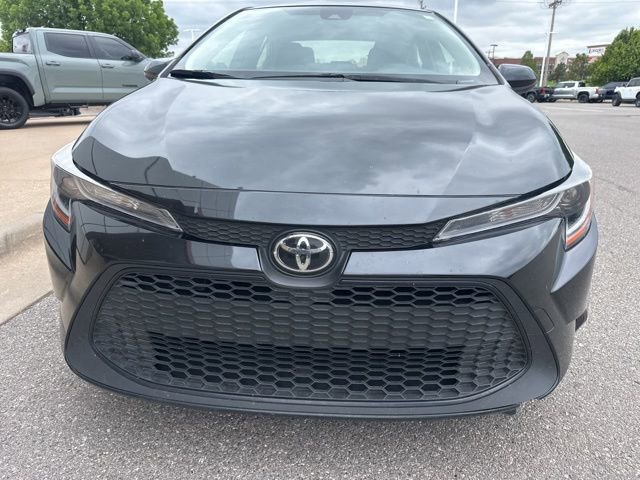 Used 2022 Toyota Corolla LE FWD image 2