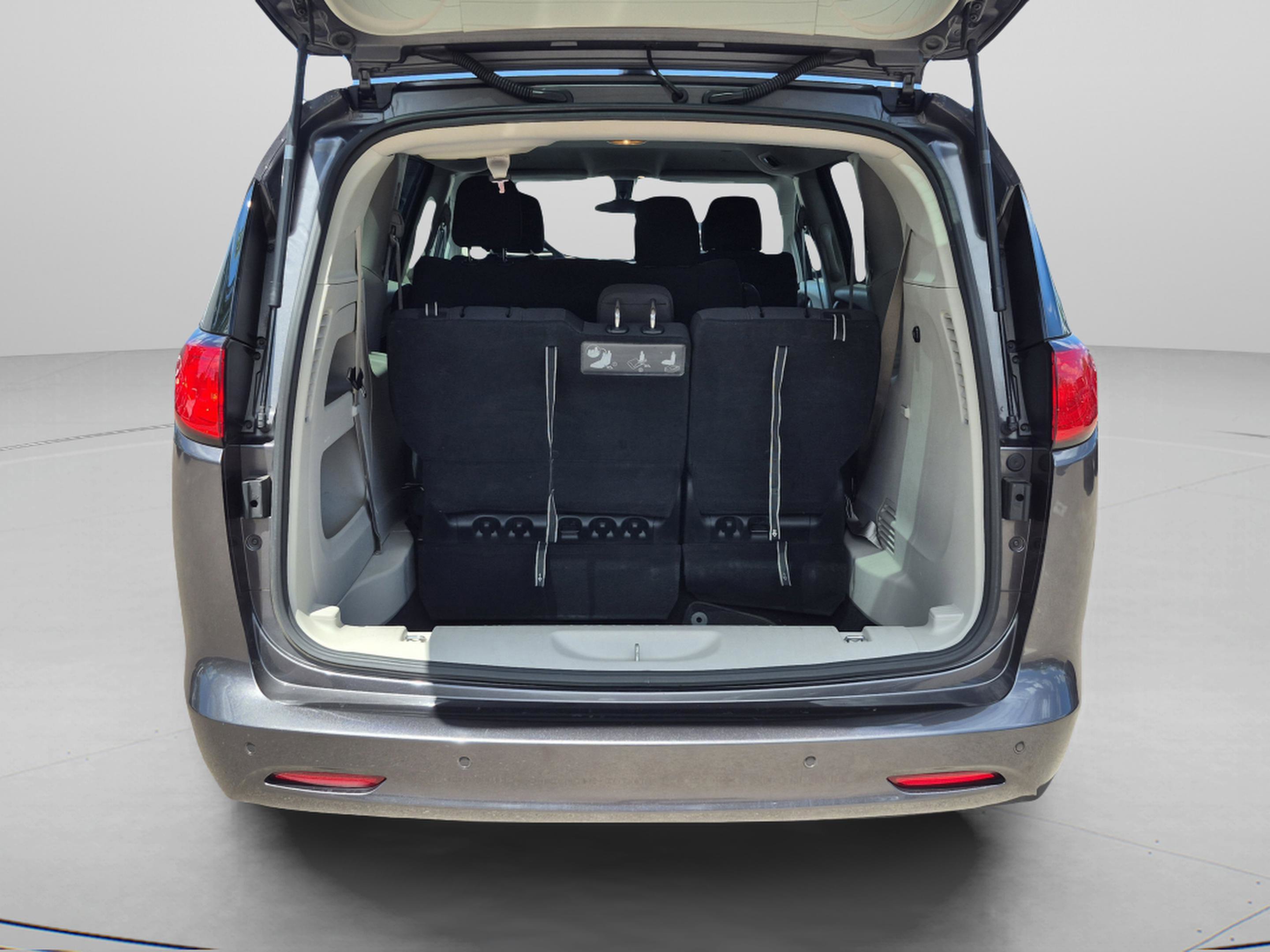 Used 2018 Chrysler Pacifica L image 9