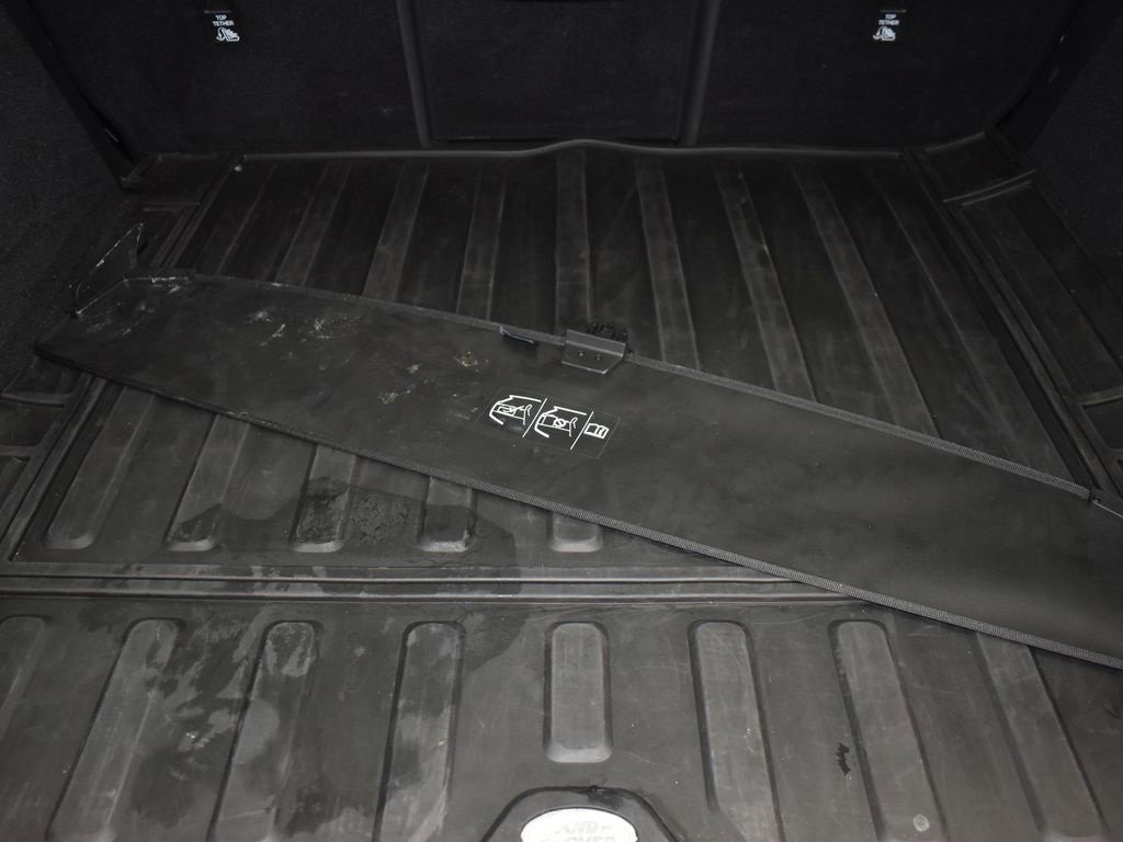 Used 2023 Land Rover Discovery HSE R-Dynamic image 18