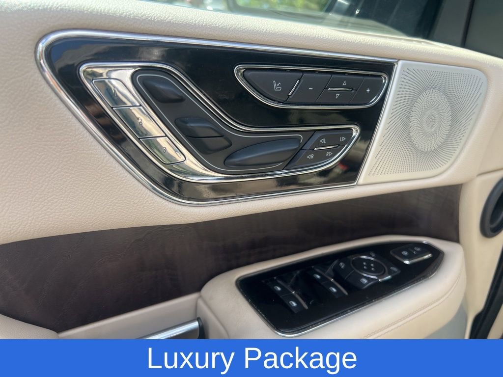 Used 2021 Lincoln Navigator Reserve w/ Luxury Package image 21