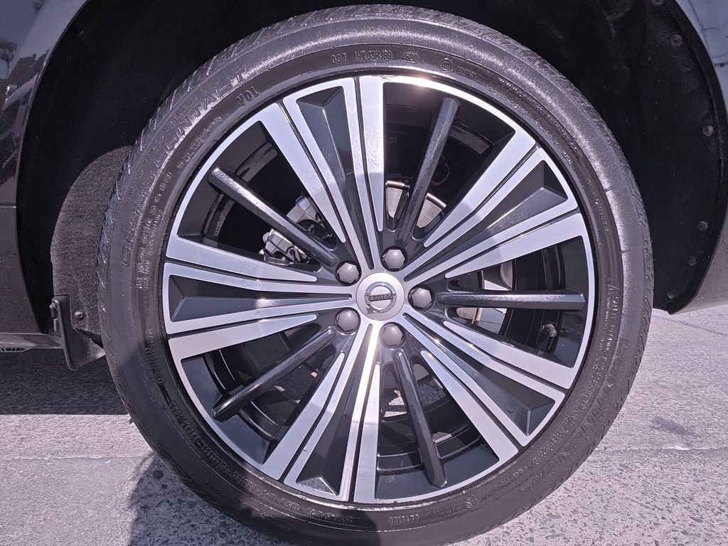 Used 2023 Volvo XC60 B5 Plus image 38
