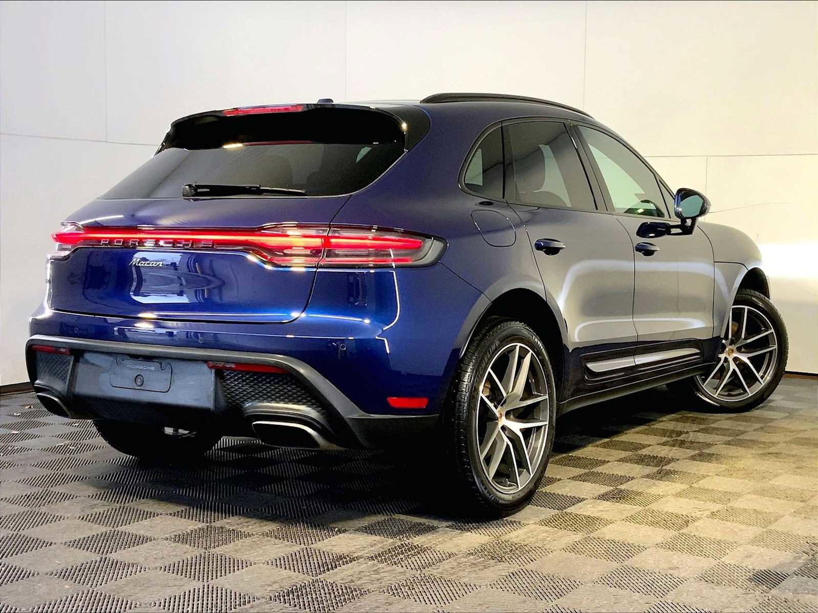 Certified 2025 Porsche Macan image 7