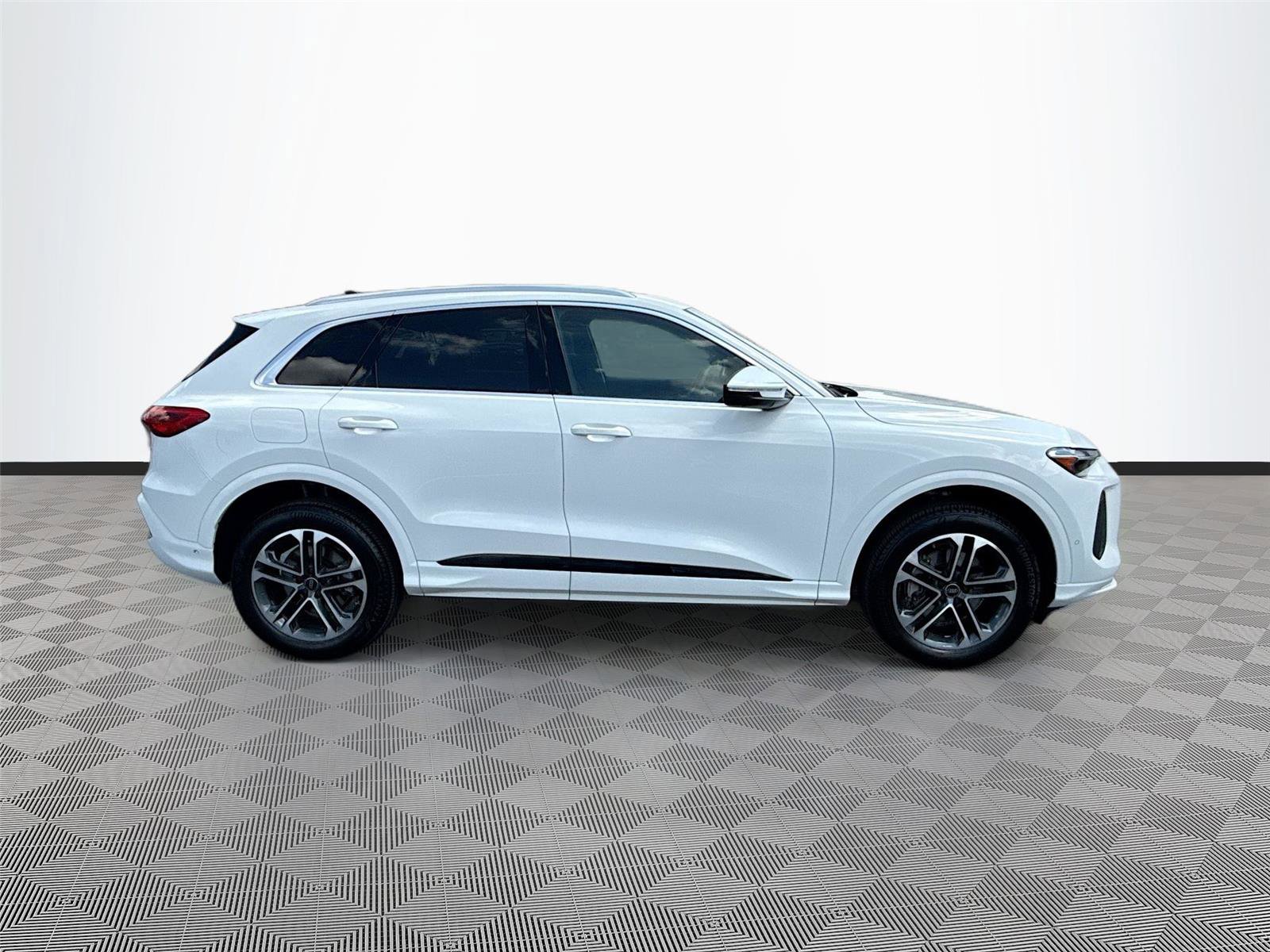Certified 2025 Audi Q5 Premium w/ Convenience Package image 8