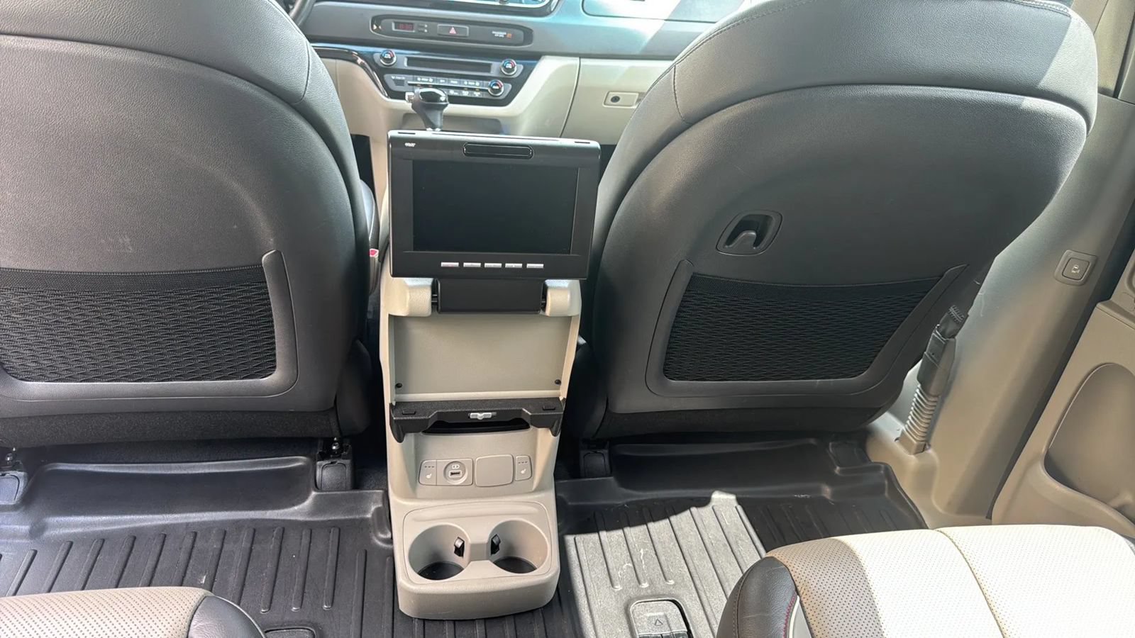 Used 2016 Kia Sedona EX FWD image 17
