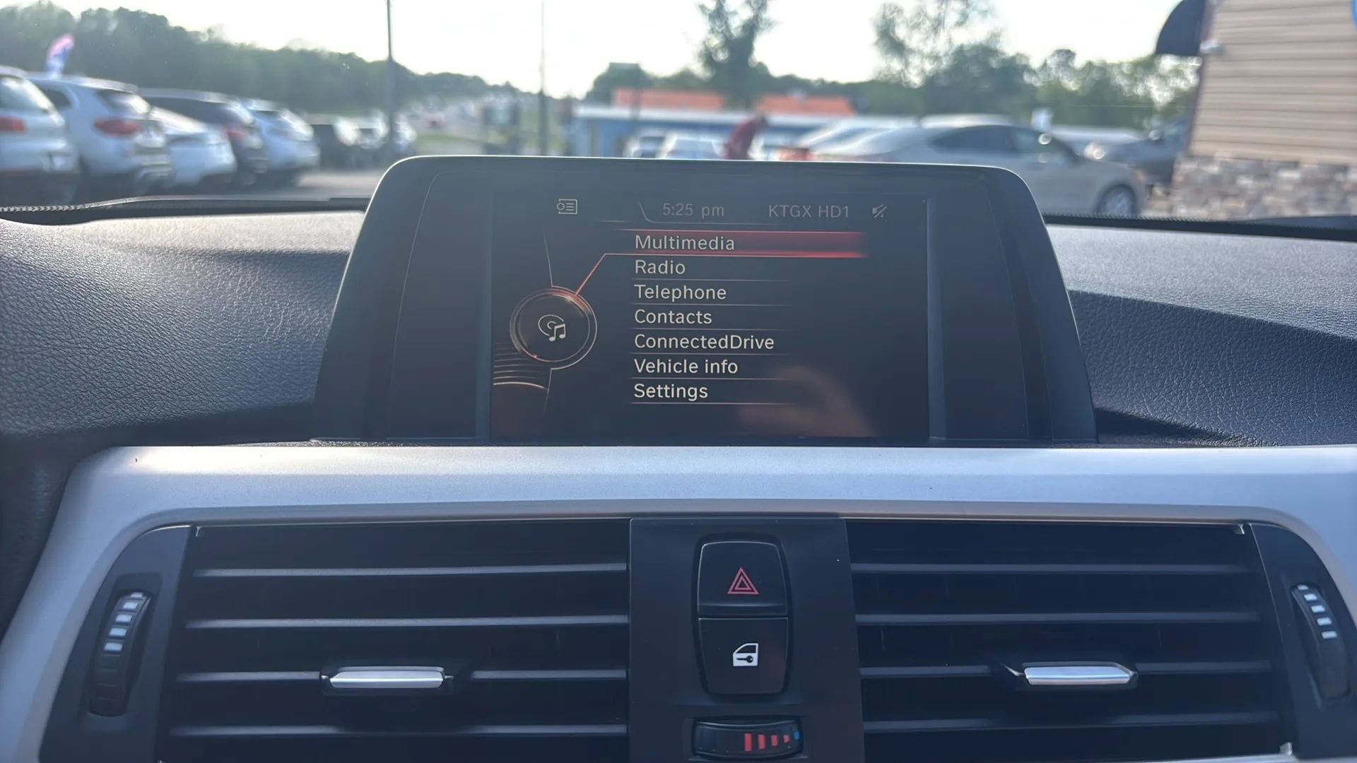 Used 2017 BMW 320i xDrive Sedan AWD/4WD image 9
