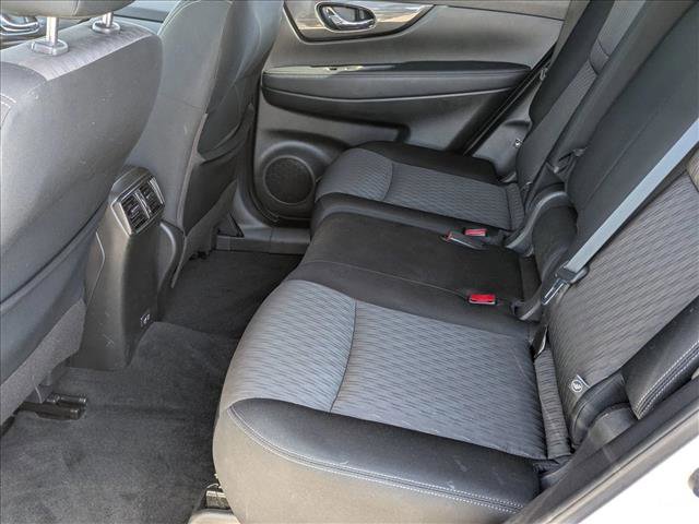 Used 2020 Nissan Rogue SV image 18