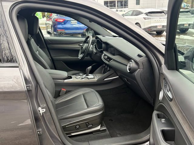 Used 2023 Alfa Romeo Stelvio Ti image 38