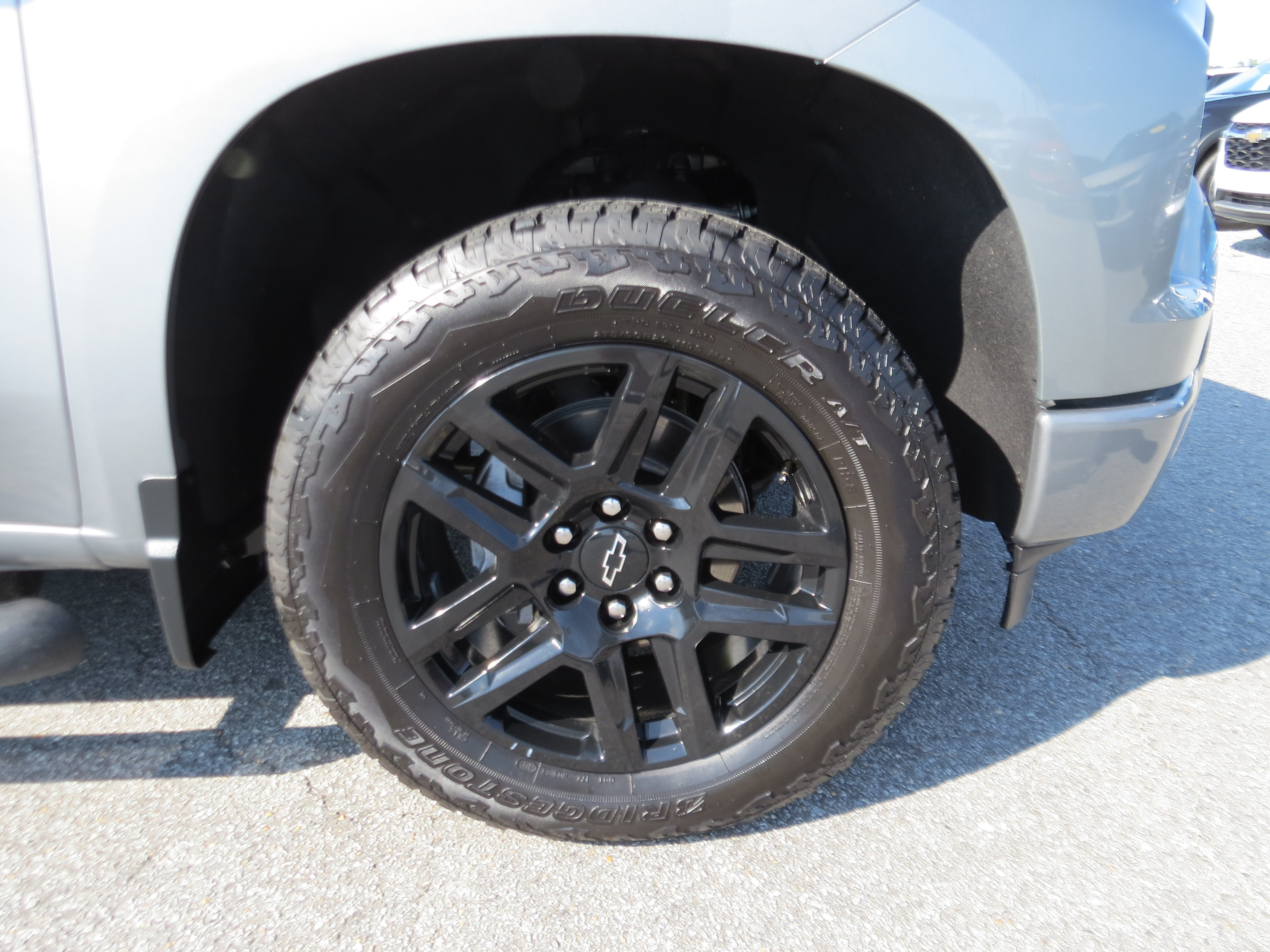 Used 2025 Chevrolet Silverado 1500 Custom w/ Turbomax Blackout Package AWD/4WD image 12