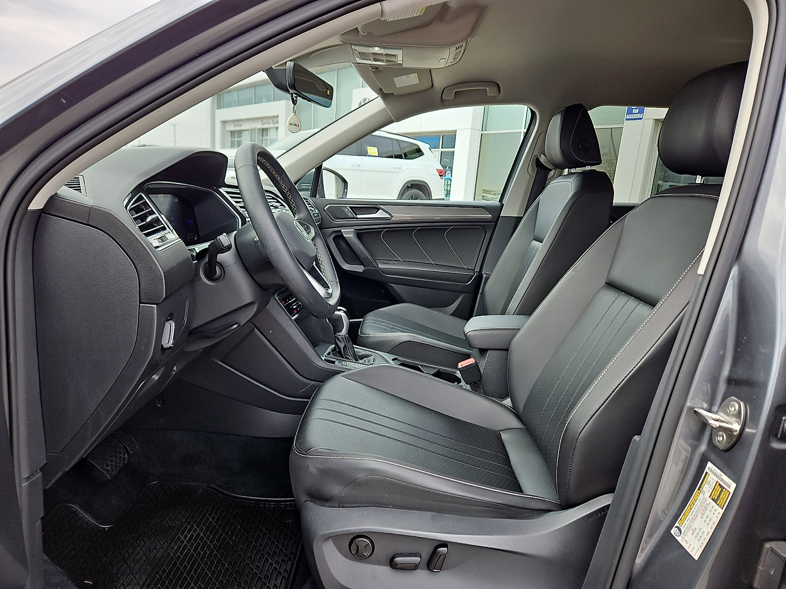 Certified 2022 Volkswagen Tiguan SE FWD image 9