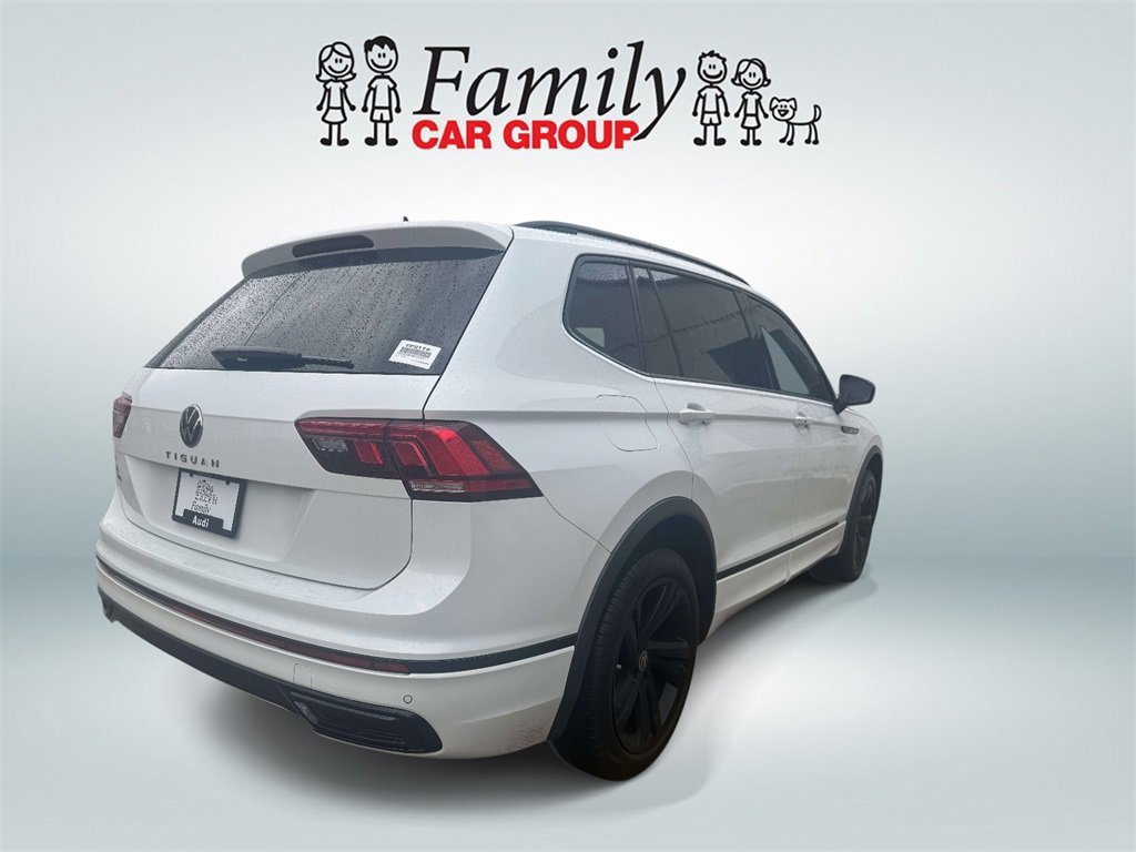 Certified 2024 Volkswagen Tiguan SE R-Line image 3
