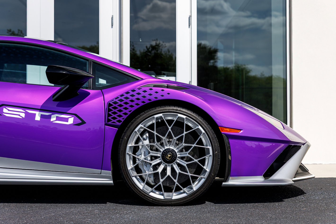 Used 2023 Lamborghini Huracan STO image 24