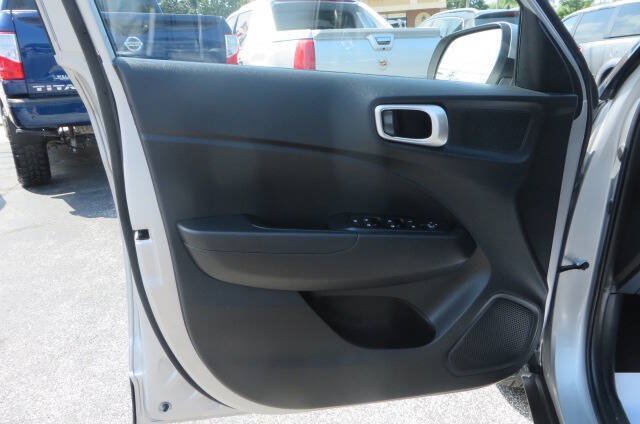 Used 2026 Hyundai Venue SEL FWD image 6