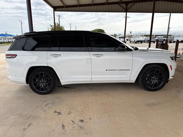 Used 2023 Jeep Grand Cherokee L Summit AWD/4WD image 10