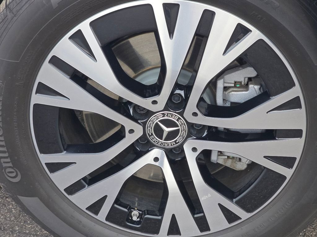 Used 2026 Mercedes-Benz GLB 250 4MATIC image 11