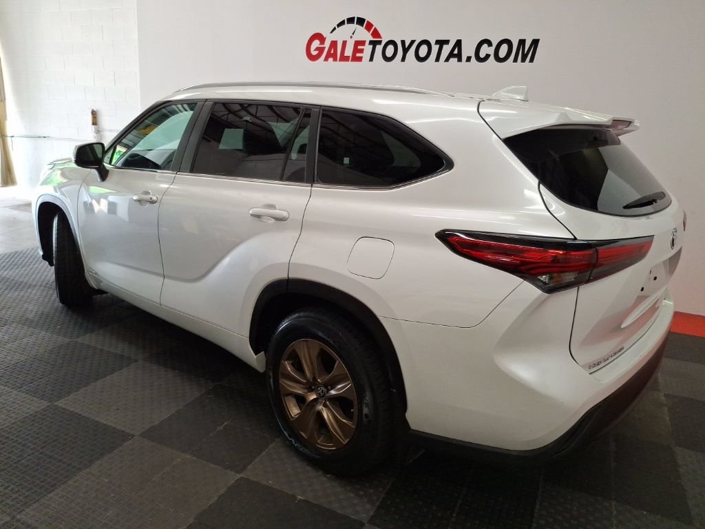 Used 2023 Toyota Highlander Bronze Edition AWD/4WD image 10