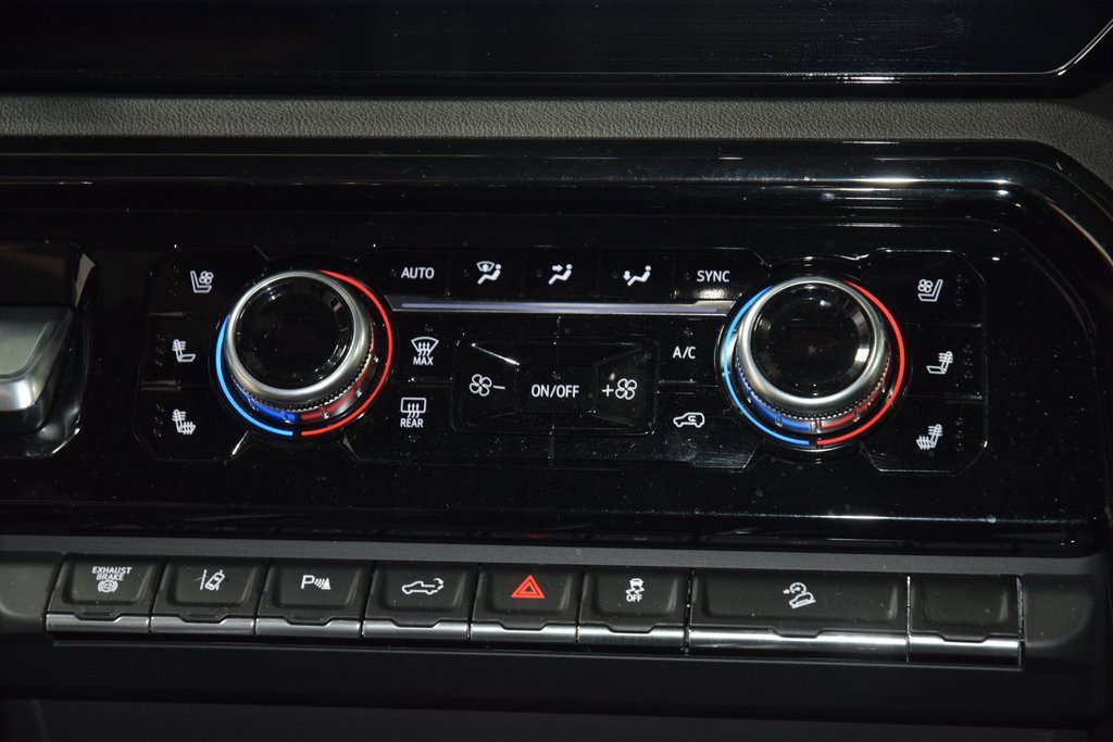 Used 2024 GMC Sierra 2500 AT4 w/ Technology Package image 32