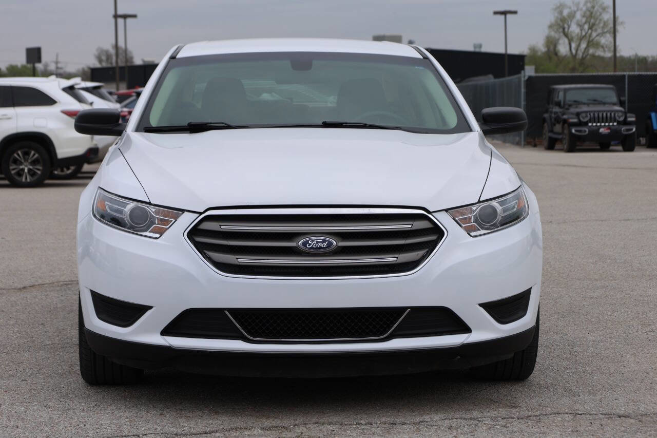 Used 2017 Ford Taurus SE FWD image 2