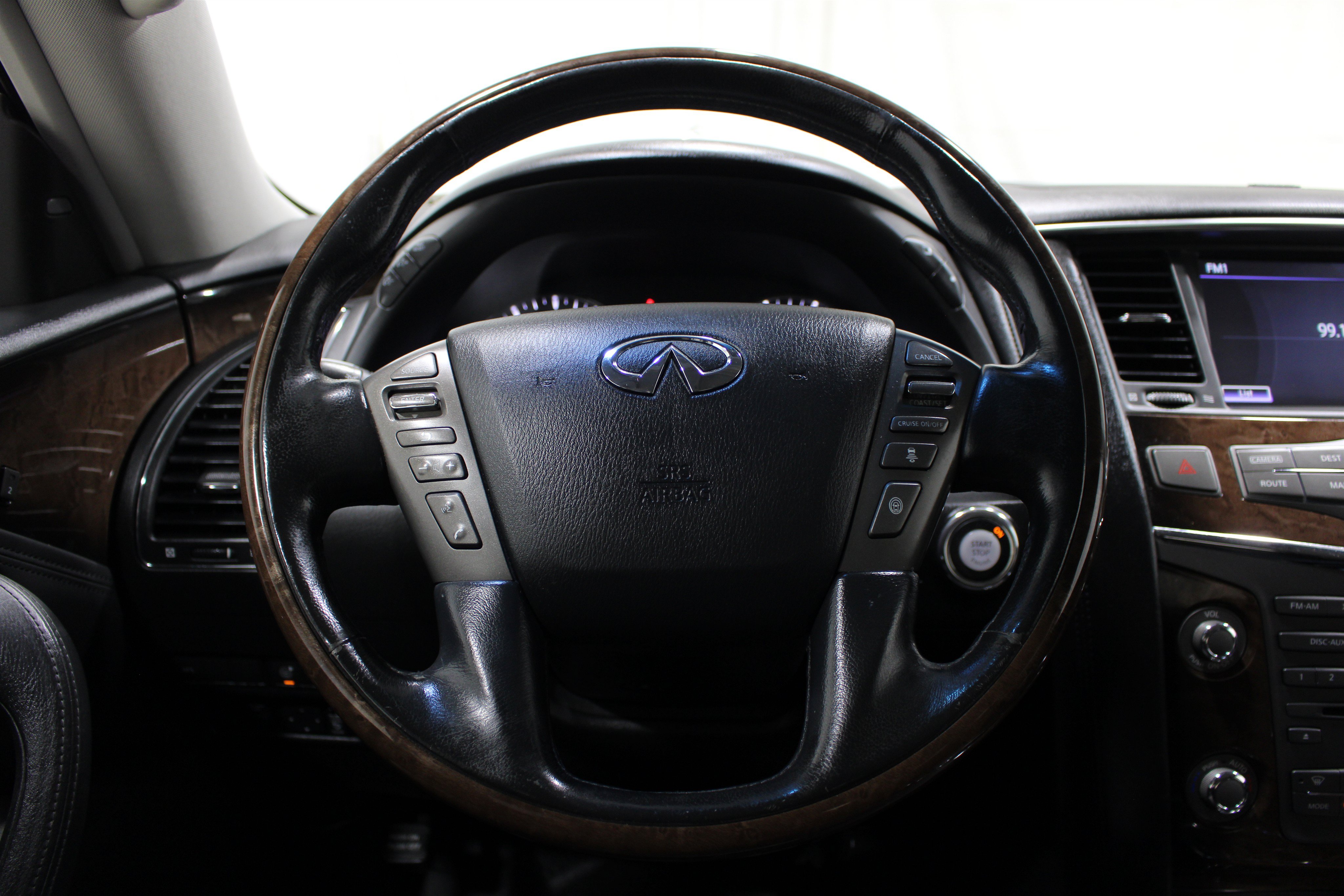 Used 2011 INFINITI QX56 4WD w/ Deluxe Touring Pkg image 11