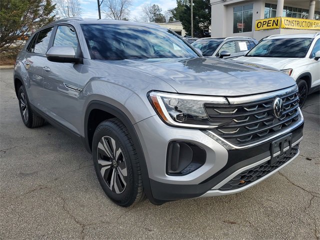 Used 2025 Volkswagen Atlas Cross Sport SE image 3