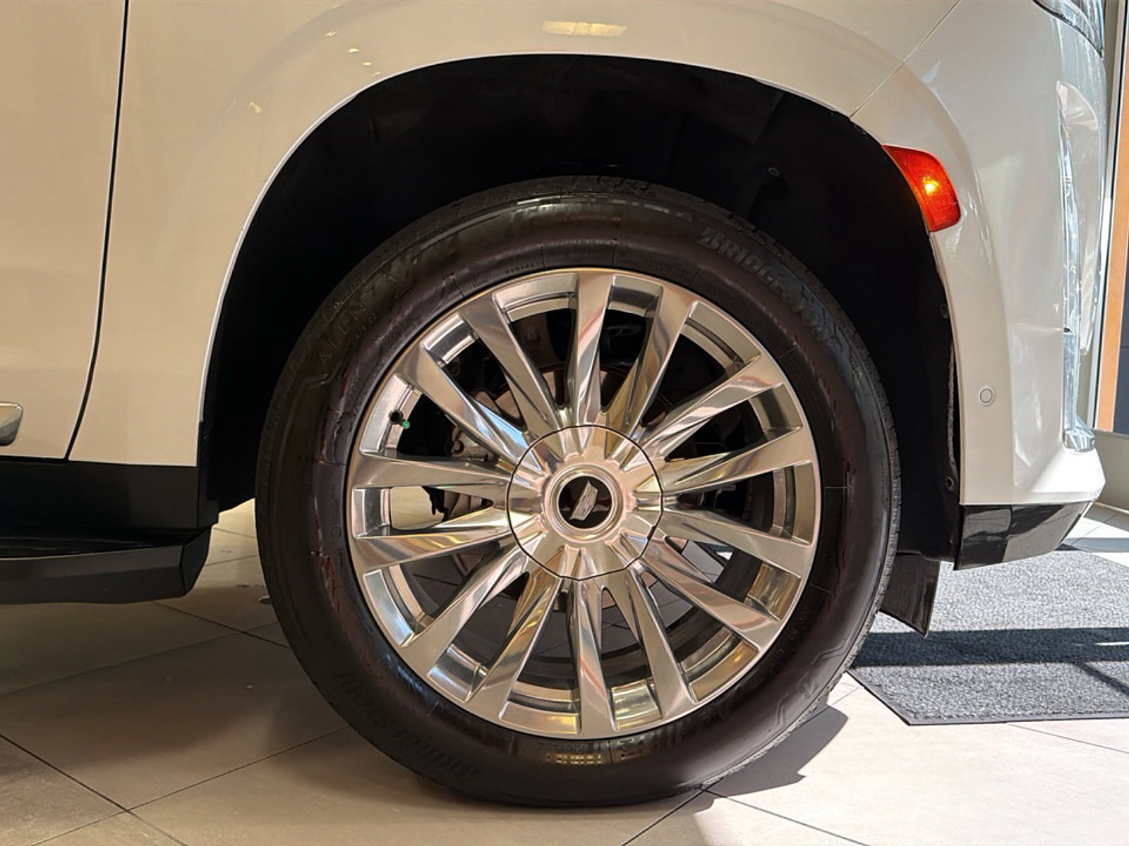 Used 2023 Cadillac Escalade ESV Premium Luxury RWD image 7