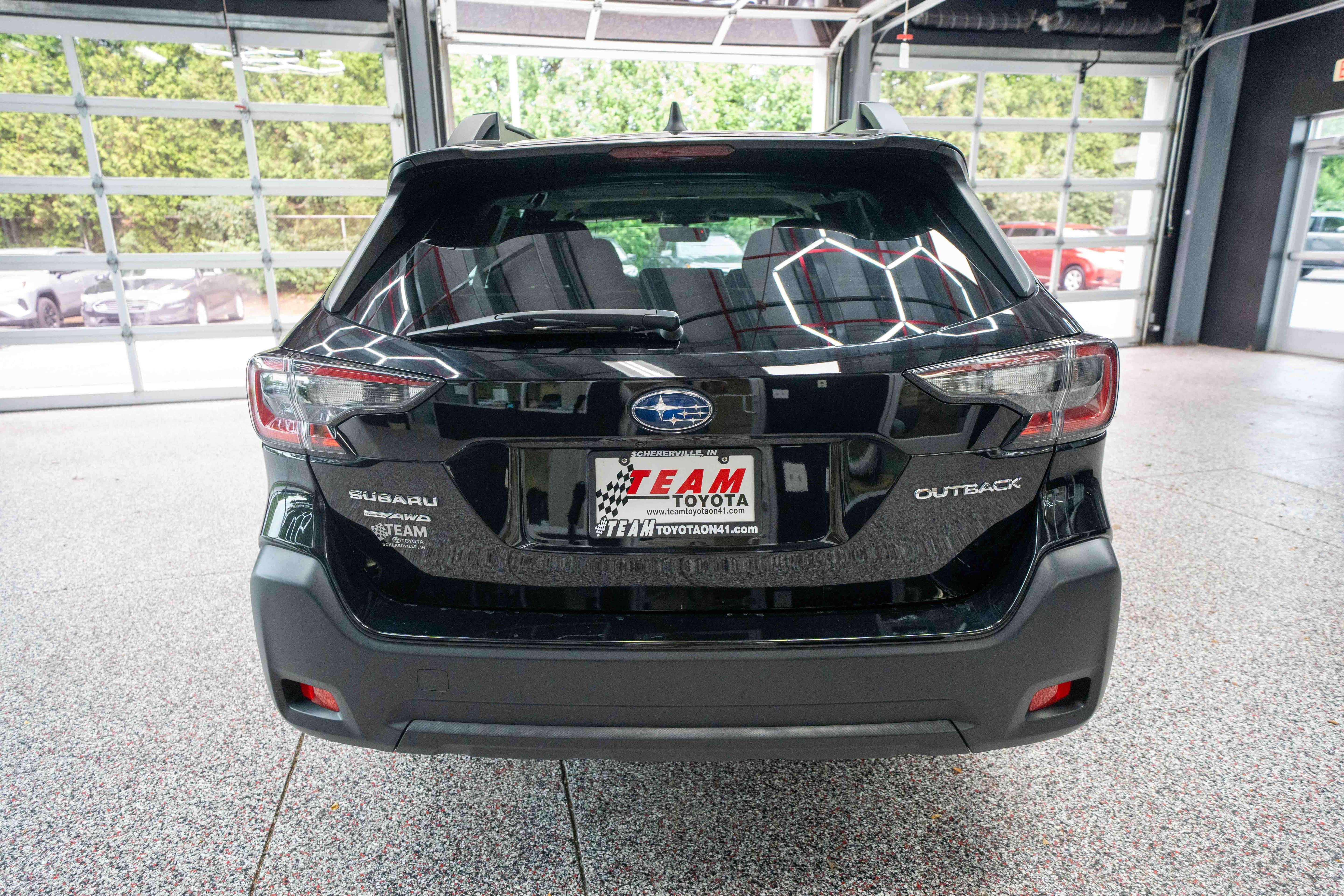 Used 2023 Subaru Outback Premium AWD/4WD image 3