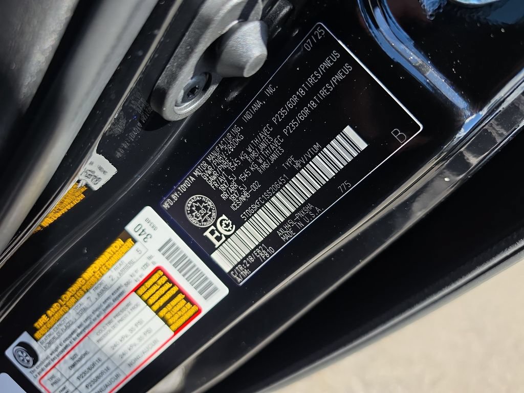 Used 2025 Toyota Sienna XSE AWD/4WD image 40