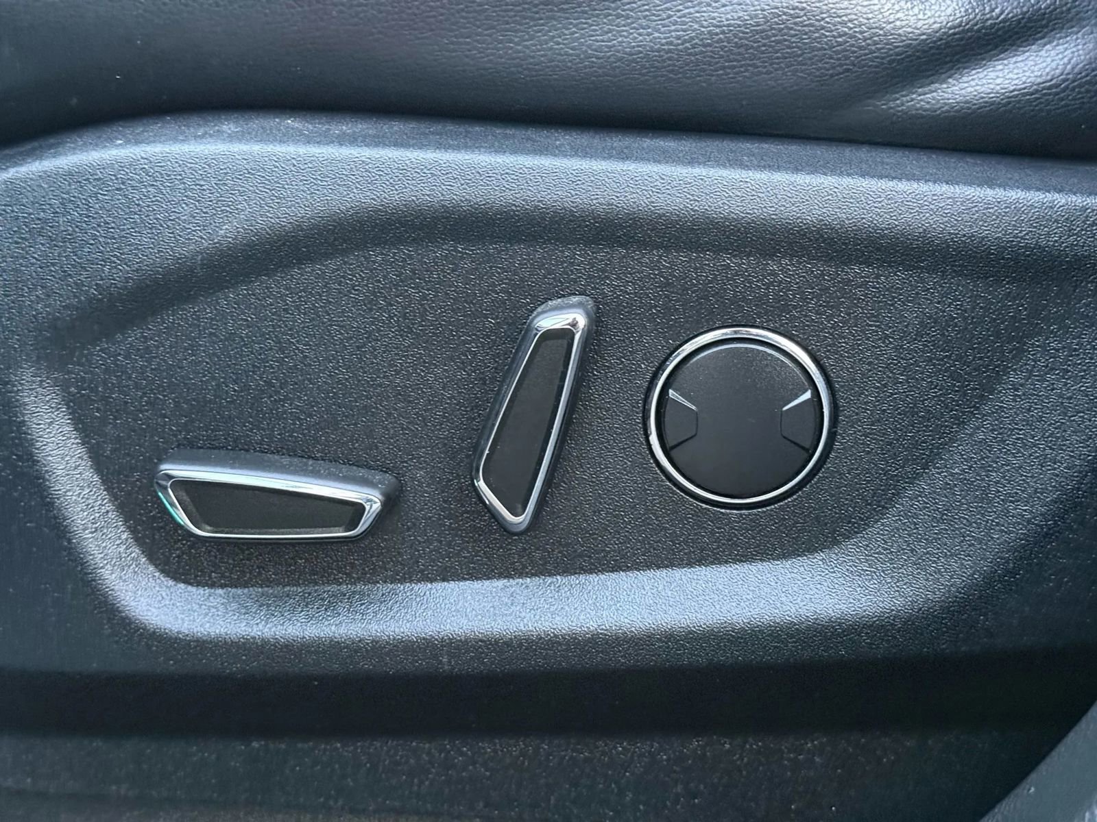 Used 2015 Ford Edge Titanium image 18