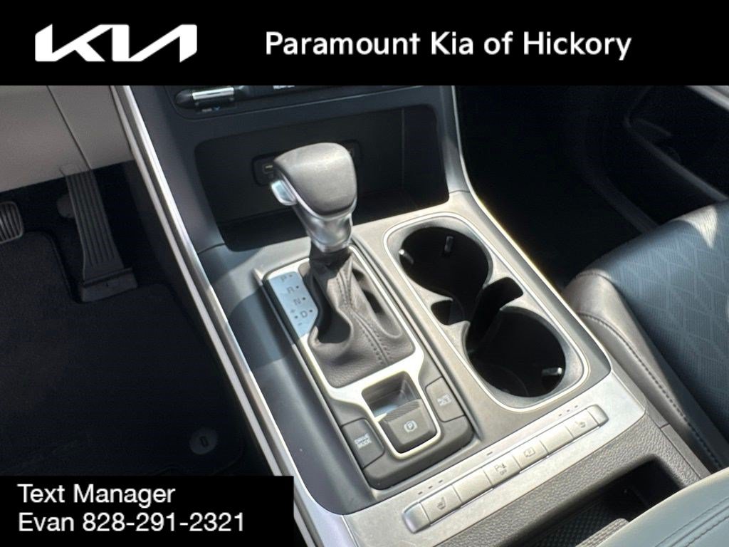 Used 2024 Kia Carnival LX FWD image 29