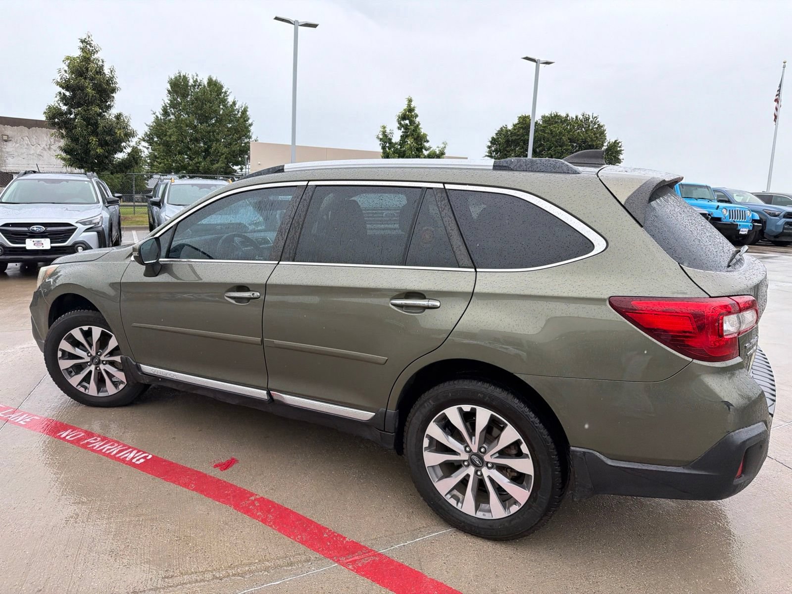 Used 2018 Subaru Outback 3.6R Touring AWD/4WD image 3