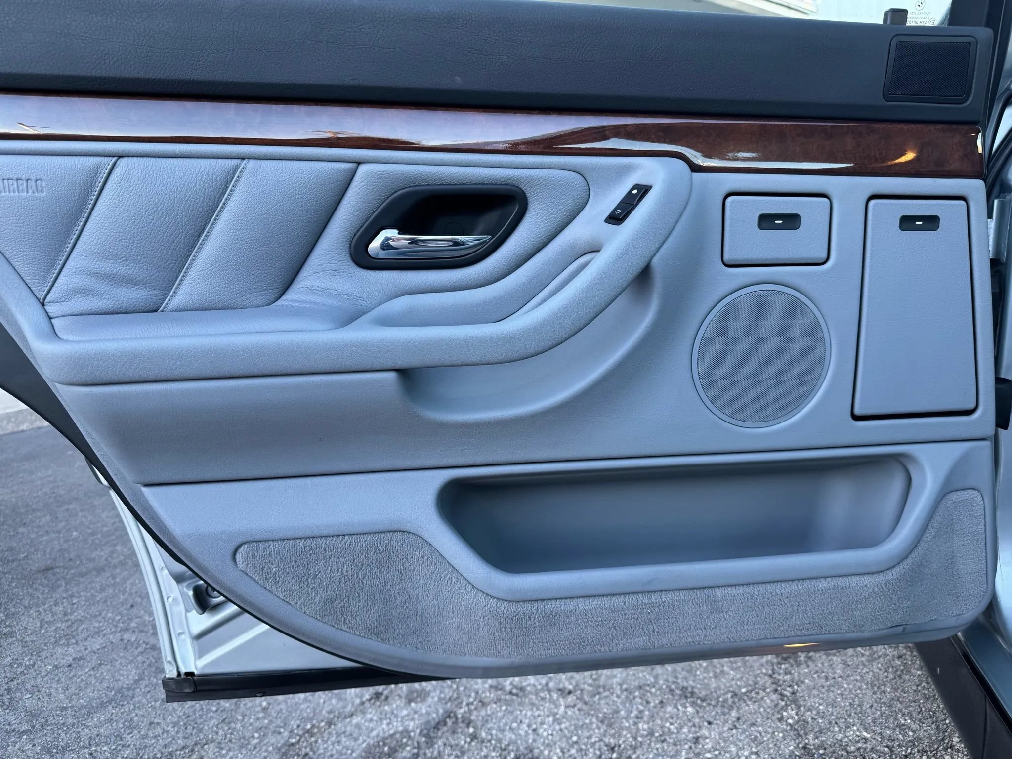 Used 1998 BMW 740iL RWD image 30