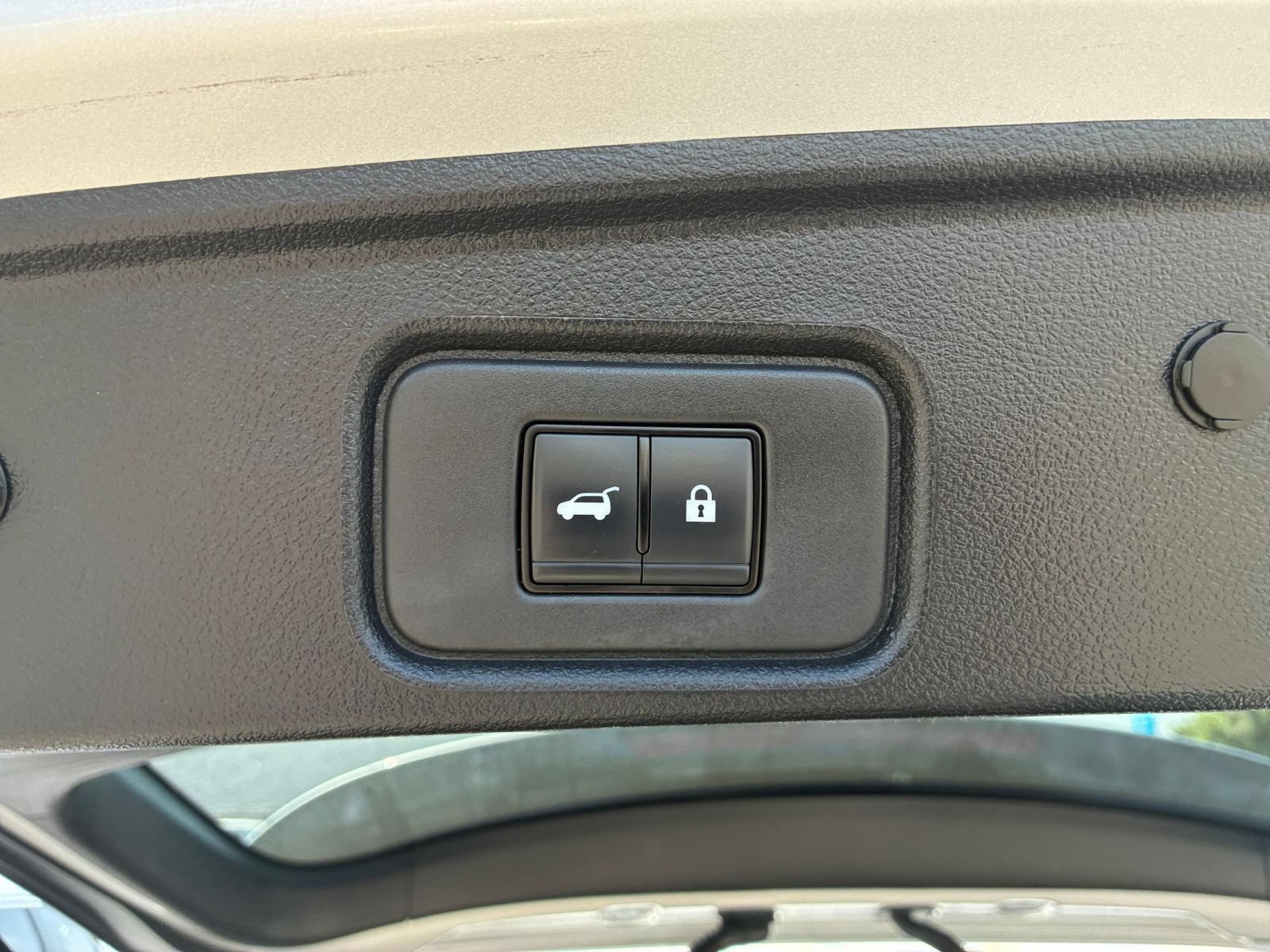 Used 2025 Nissan Pathfinder SV AWD/4WD image 22