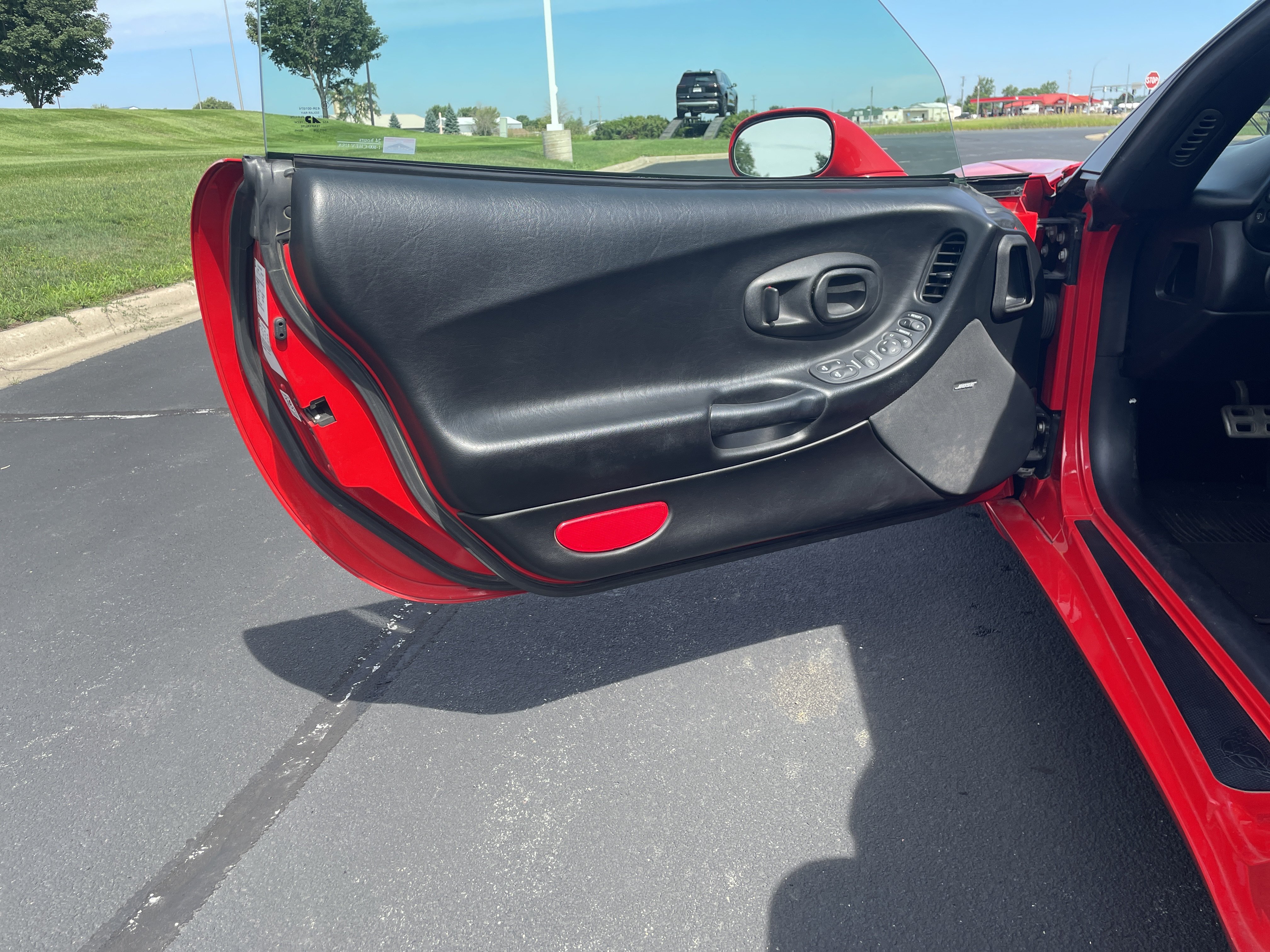 Used 2001 Chevrolet Corvette Convertible w/ Preferred Equipment Group2 RWD image 17