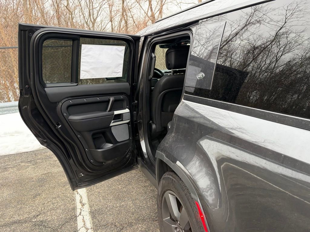 Used 2024 Land Rover Defender 130 S image 12