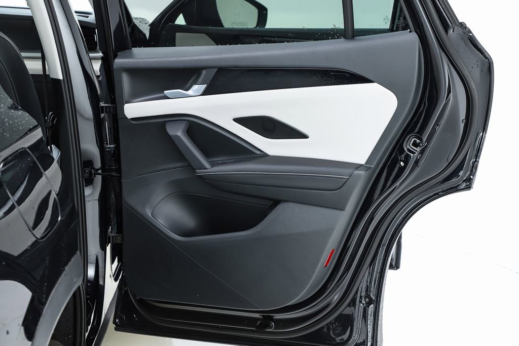 New 2026 Volkswagen Tiguan SE image 31