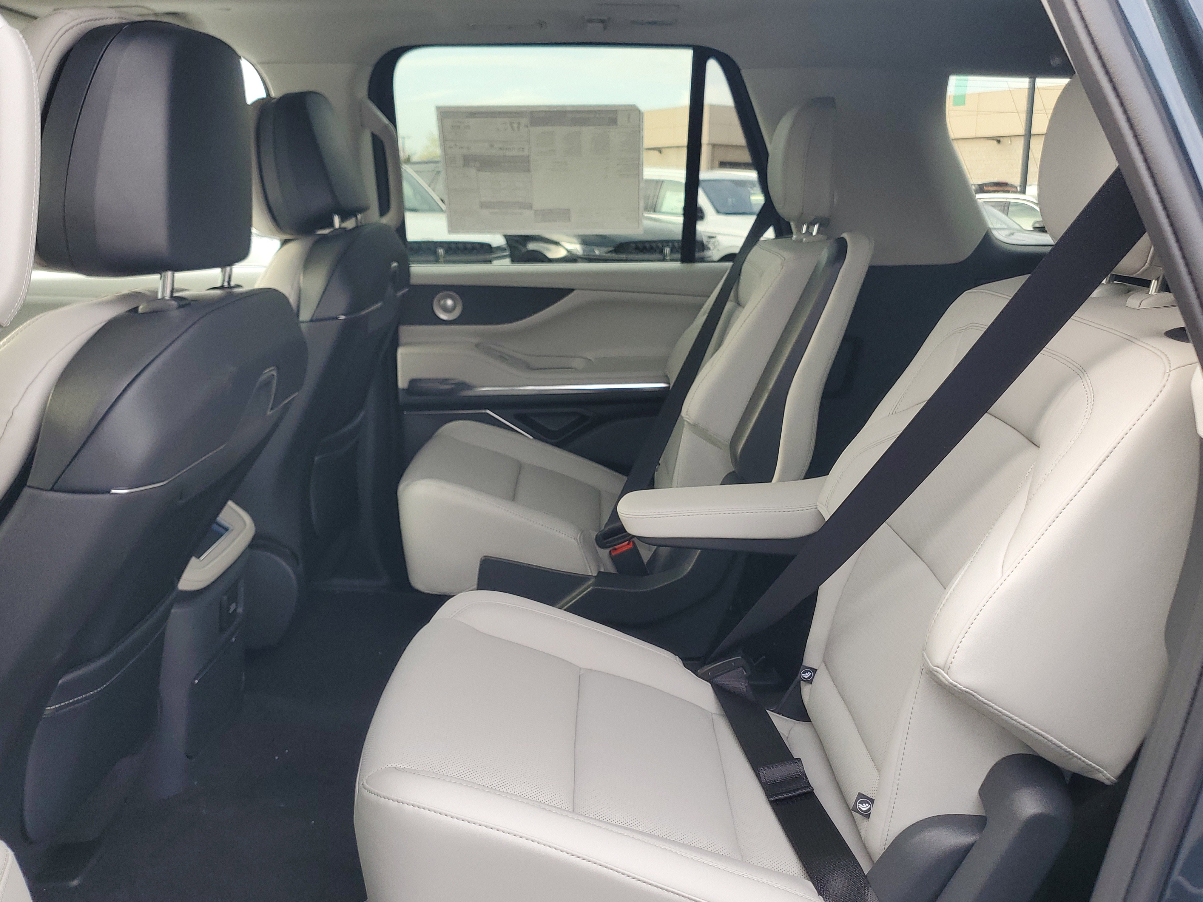 New 2025 Lincoln Navigator L Reserve image 27