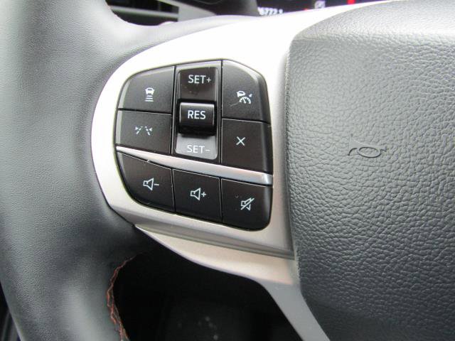 Used 2025 Ford Explorer Active AWD/4WD image 22