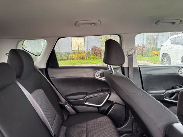 Used 2025 Kia Soul LX w/ LX Technology Package FWD image 14