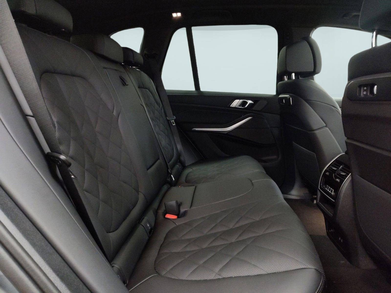 Used 2026 BMW X5 xDrive40i w/ M Sport Package image 29