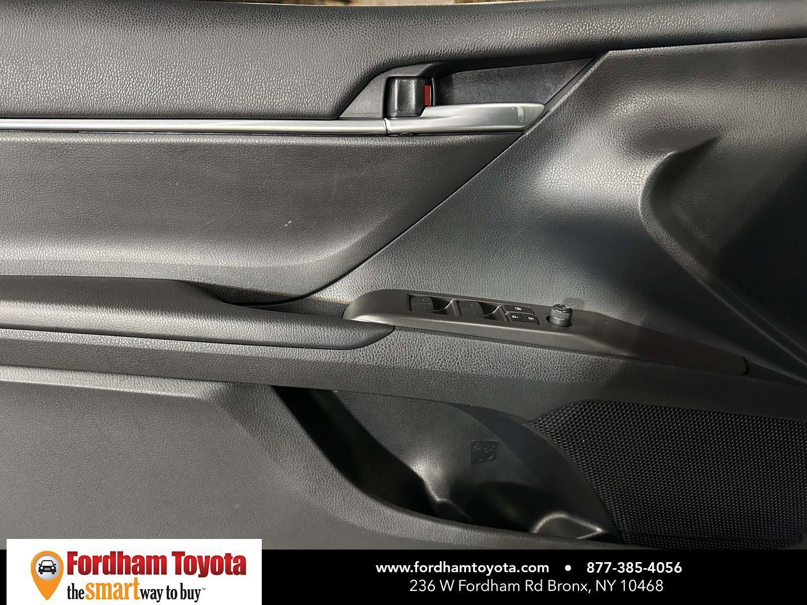 Used 2023 Toyota Camry SE image 18