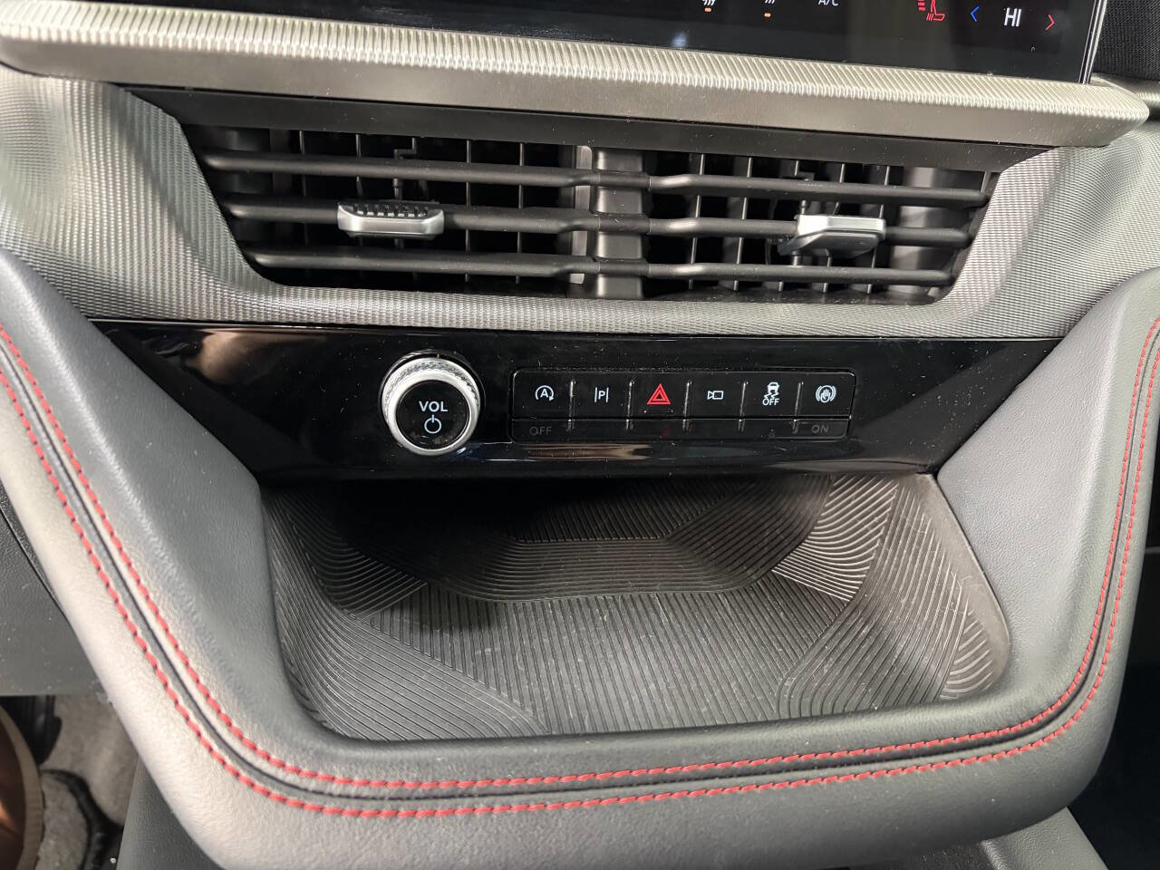 Used 2025 Ford Explorer ST-Line w/ ST-Line Street Pack image 12