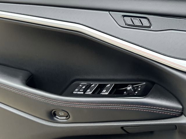 Used 2025 Jeep Wagoneer S Limited image 16